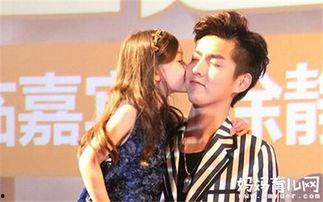 吴亦凡抱小女孩视频,亲情与公益的完美结合